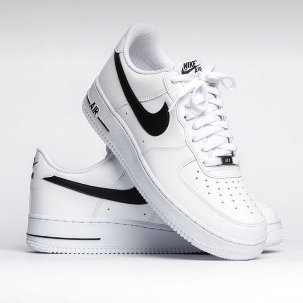 Zapatillas Nike Air Force - Blancas con logo negro